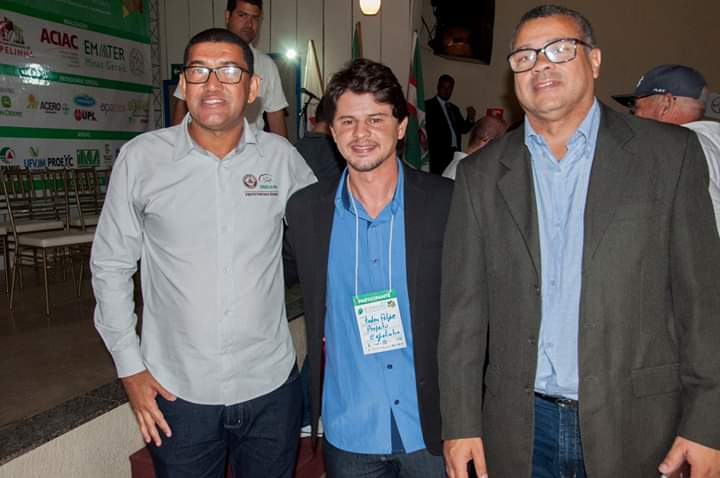 Foto de Valmar Gonçalves de Souza (Gerente Regional da EMATER-MG), Tadeu Filipe Fernandes de Abreu (Prefeito de Capelinha) e José Roberto de Paula (Diretor Geral do IFMG - Campus São João Evangelista)