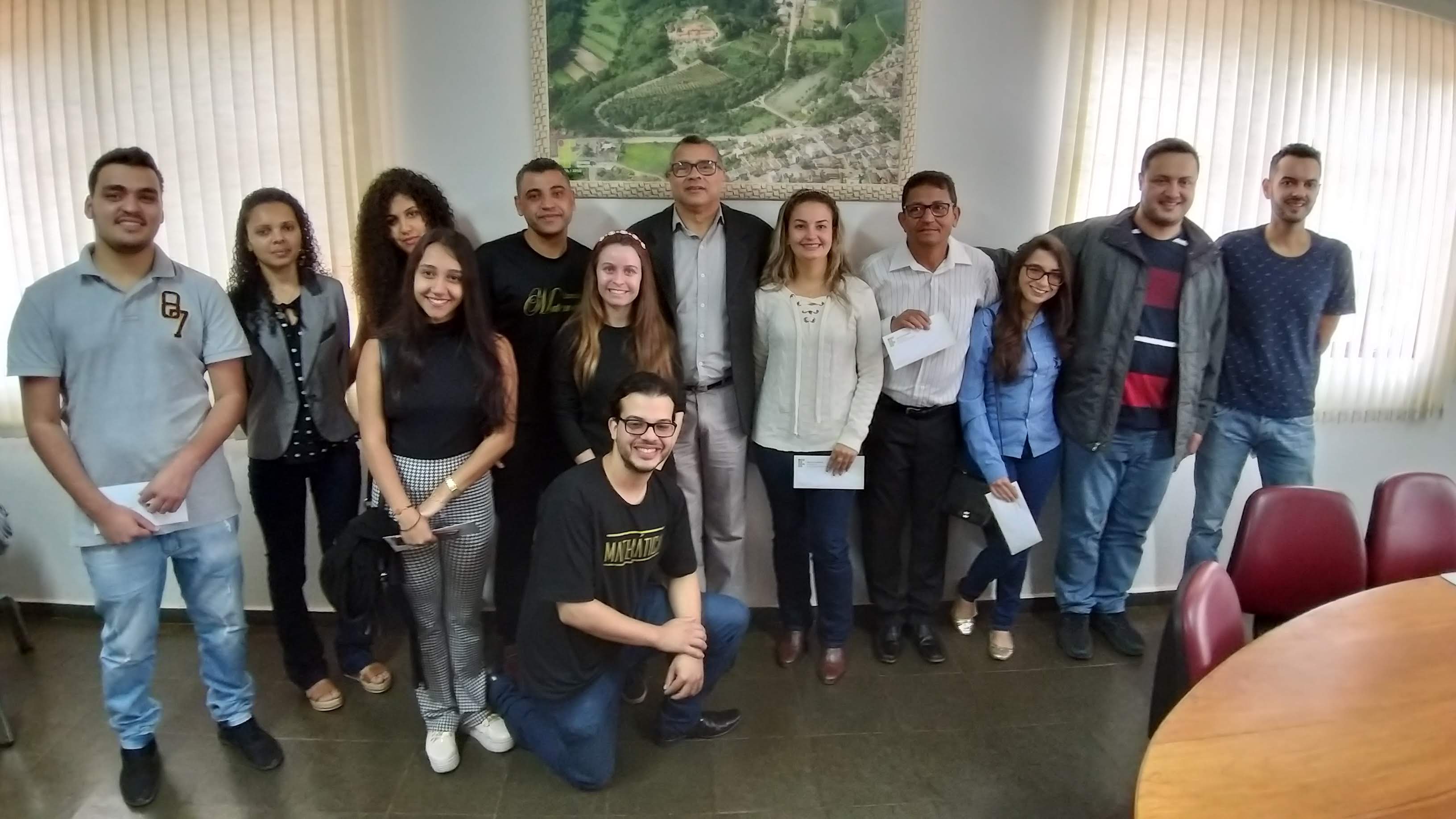 Formandos recebem outorga de grau em cerimônia extraordinária