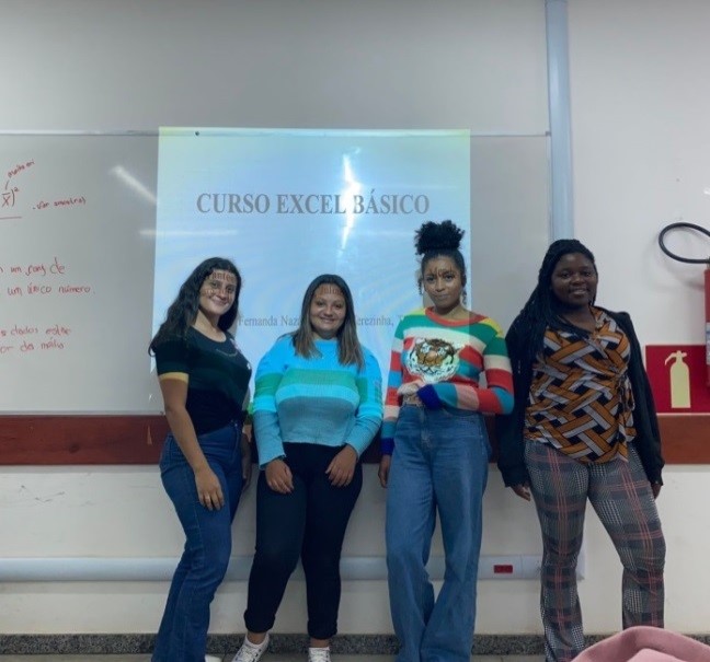 EFL181 – Discentes da disciplina de Manejo Florestal ministram cursos de Excel