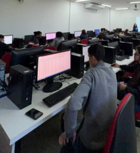 EFL181 – Discentes da disciplina de Manejo Florestal ministram cursos de Excel