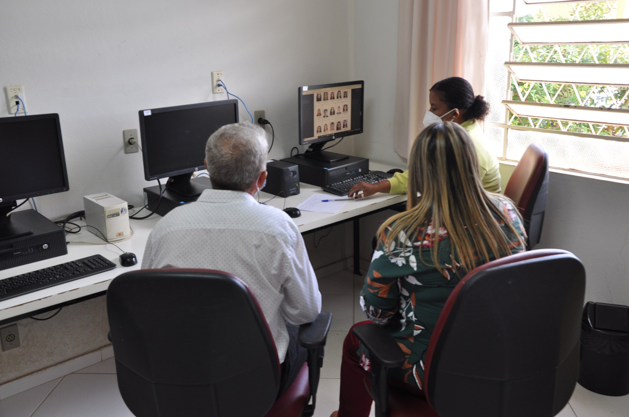 I EPM - Pais e responsáveis tem a oportunidade de conversar individualmente com professores